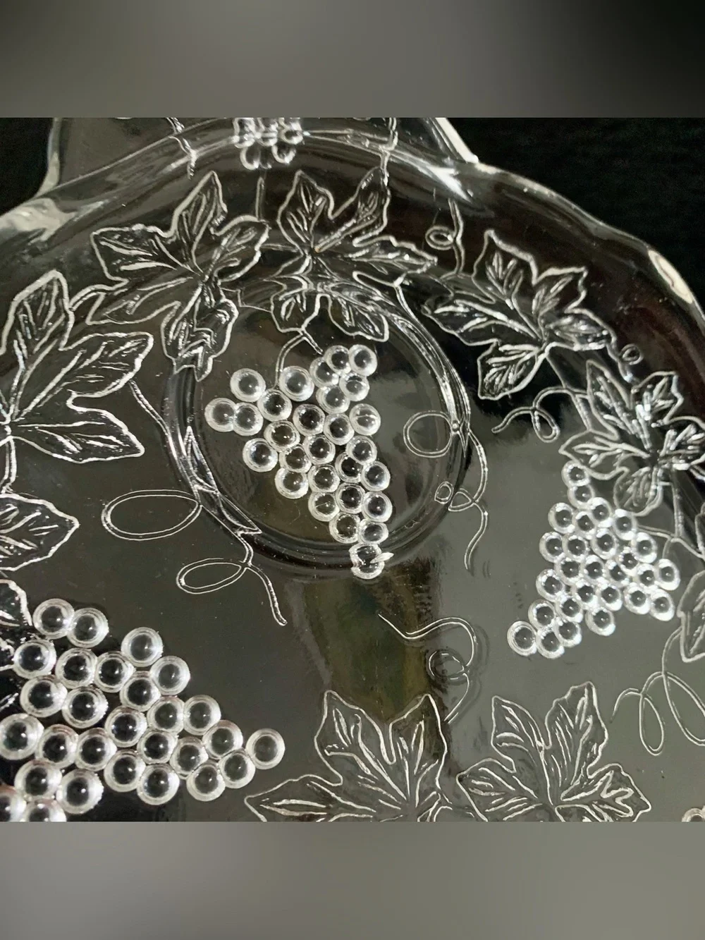 🔍 Vintage Anchor Hocking Serva-Snack Grape & Leaf Sets — (2) Trays + (2) Cups